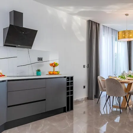 Laurel Villa Skradin