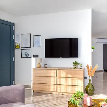 Laurel Villa *