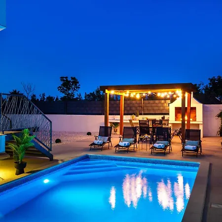 Laurel Villa *