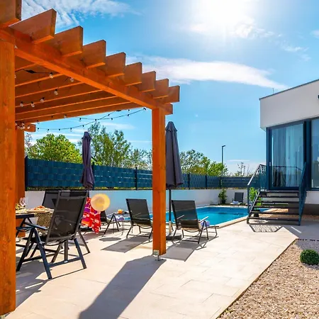 Laurel Villa Skradin